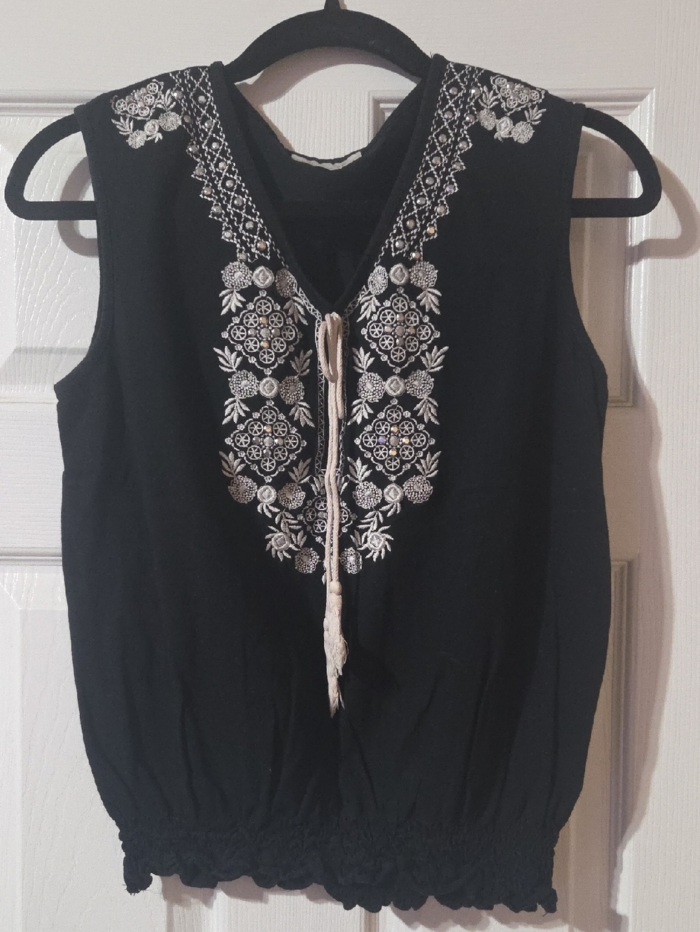 Dress Barn Black Sleeveless Embroidered Tank with White Trim